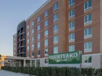 Courtyard New York Queens/Fresh Meadows Hotels near Cooperman Plaza