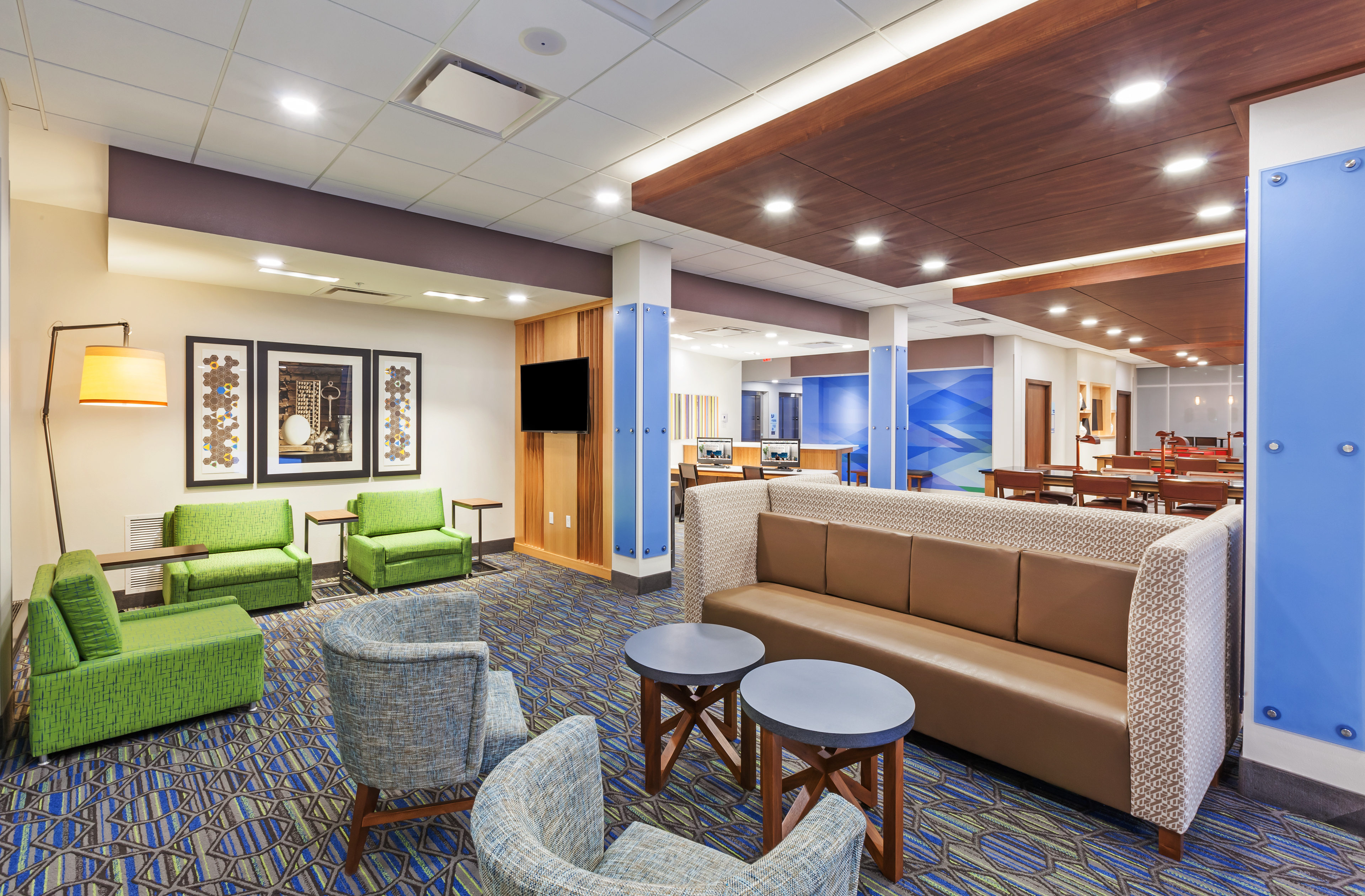 Holiday Inn Express & Suites Lenexa - Overland Park Area, an Ihg Hotel