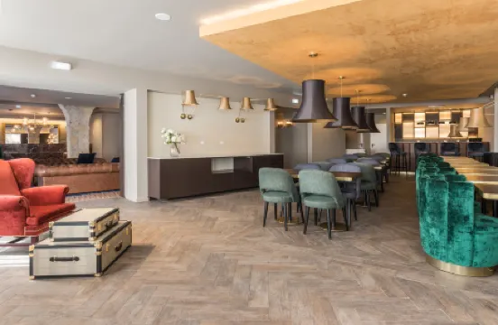 Exe Almada Porto Отели рядом с достопримечательностью «Ратуша Порту»