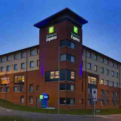 Holiday Inn Express LONDON - LUTON AIRPORT by IHG Hotel Exterior