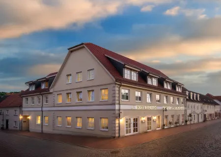 Hotel Zur Burg Gmbh Отели в г. Блуменхольц