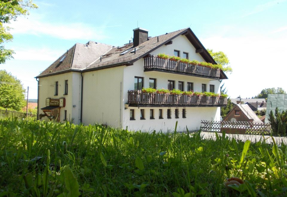 4. Landhote..