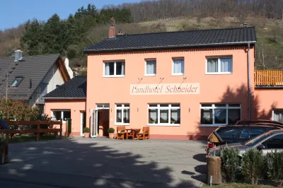 Landhotel Schneider Hotels in der Nähe von Weingut Karl-Johann Molitor