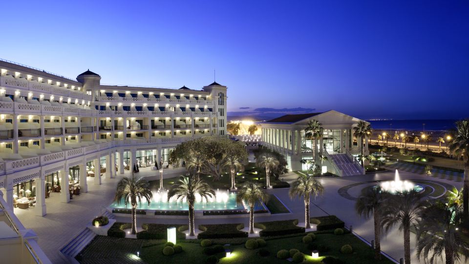 Las Arenas Balneario Resort