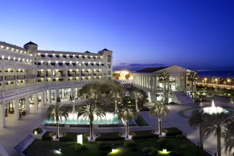 Las Arenas Balneario Resort