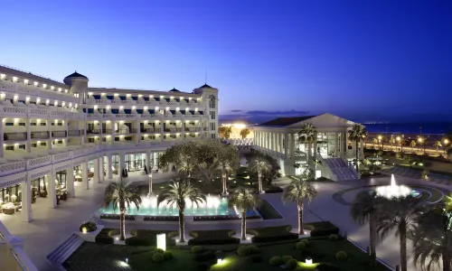 Las Arenas Balneario Resort