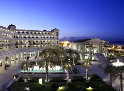 Las Arenas Balneario Resort