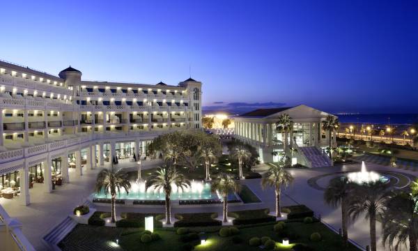 Las Arenas Balneario Resort