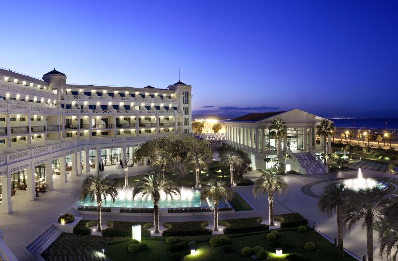 Las Arenas Balneario Resort