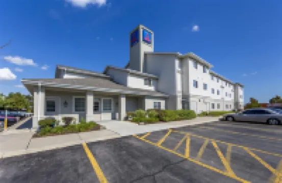 Studio 6 Toronto - Mississauga with Kitchenettes Hotels near Art Gallery of Mississauga