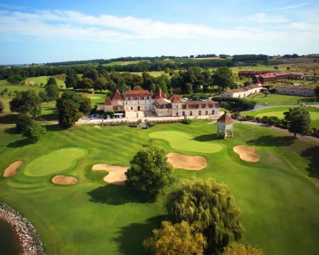 Château des Vigiers Hotels in Monestier