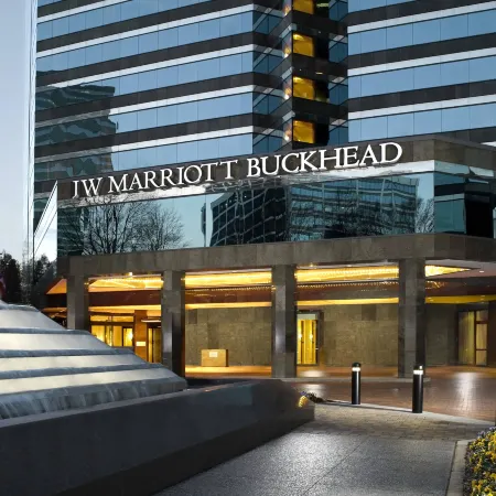 JW Marriott Atlanta Buckhead Отели рядом с достопримечательностью «Торговый центр Lenox Square»