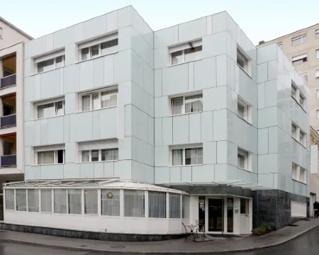 Bon Port Hotels in Montreux