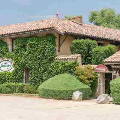 Hostellerie des Bichonnieres Hotel Exterior