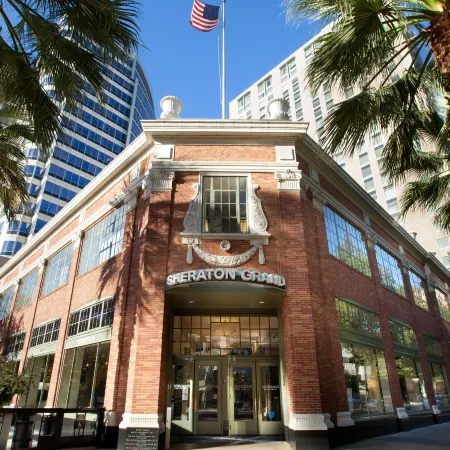 Sheraton Grand Sacramento Hotel Отели рядом с достопримечательностью «Саттерс Форт»