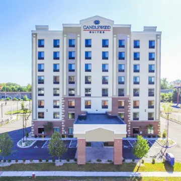 Candlewood Suites HARTFORD DOWNTOWN by IHG Отели рядом с достопримечательностью «Арена «XL-центр»»