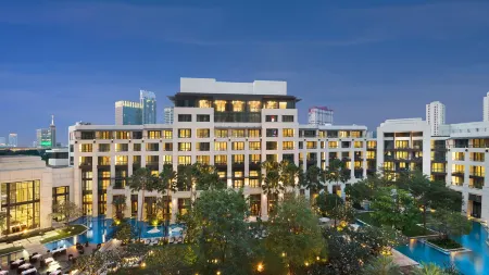 Siam Kempinski Hotel Bangkok Отели рядом с достопримечательностью «Wat Mai Phiren»