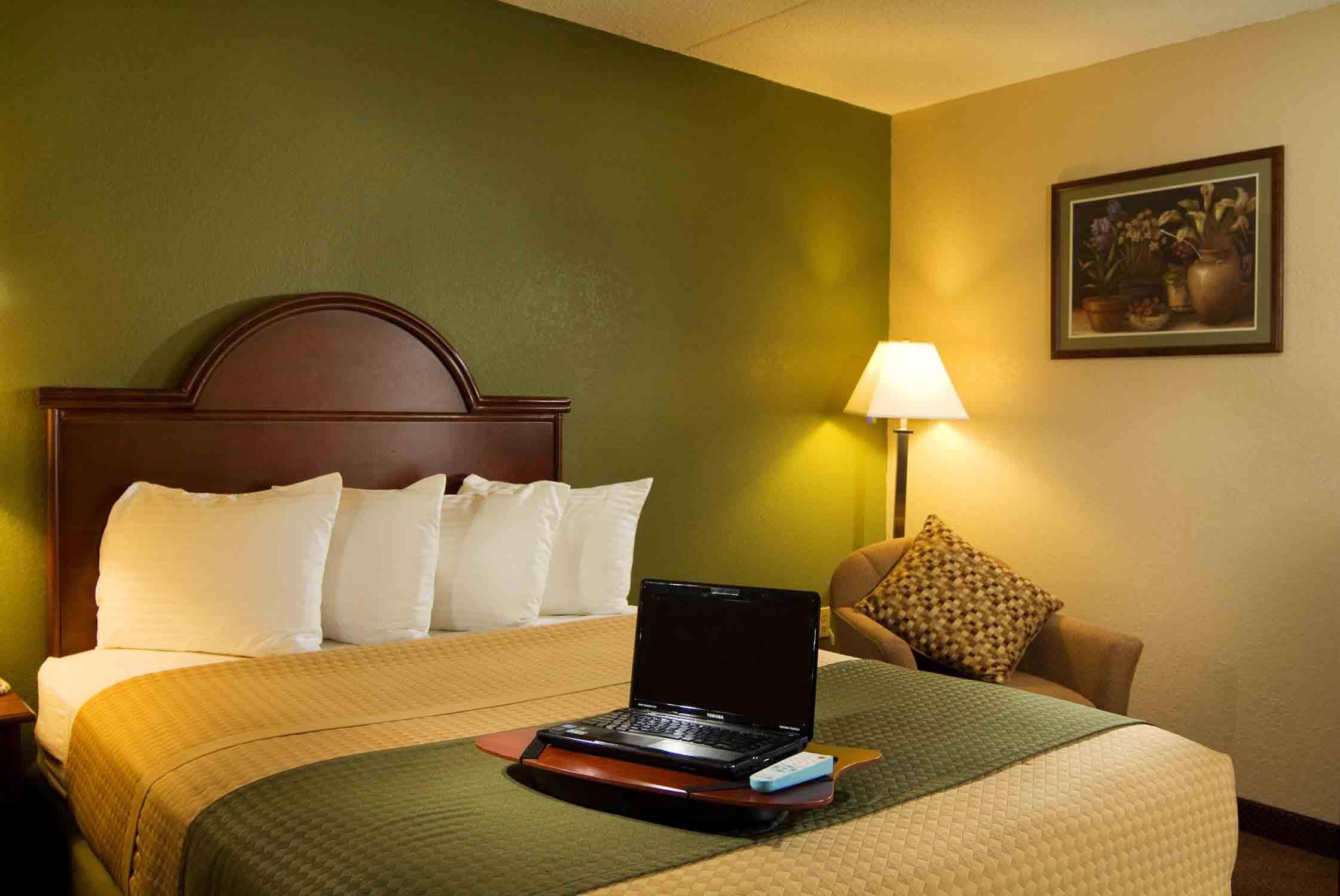 Best Western Luxbury Inn Fort Wayne