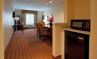 Holiday Inn Express & Suites Greenville Airport