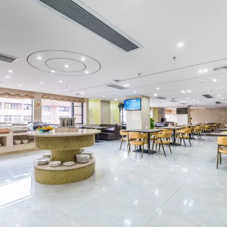 Vienna International Hotel (Shaoguan History East Street Fengcai Building)