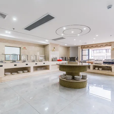 Vienna International Hotel (Shaoguan History East Street Fengcai Building)