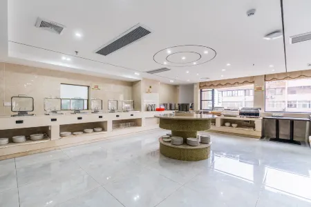 Vienna International Hotel (Shaoguan History East Street Fengcai Building) Отели рядом со станцией Shaoguan East Railway Station