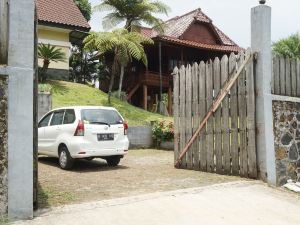 Aldeoz Ciater Cikole Villa Subang