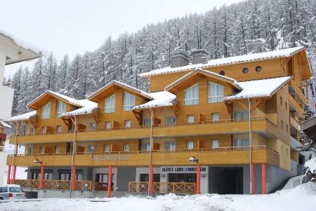 Vacancéole - Résidence Central Park Отели рядом с достопримечательностью «Коль д'Ало»