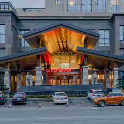 Wan Xiang Hot Spring Malong Courtyard Hotel Exterior