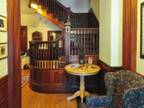 บีคอนอินน์ 1087 โรงแรมในBrookline