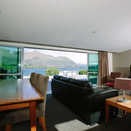 Lakeside Apartments