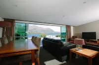 Lakeside Apartments