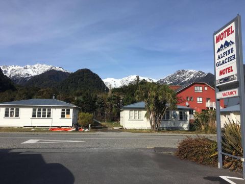 高山冰川汽車旅館