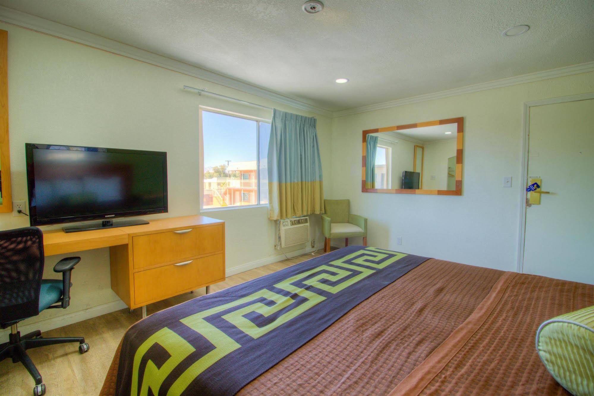 Travel Inn & Suites