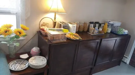 Sackville Inn Отели в г. Амхерст