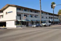 Beachside Inn Hotels near Santa Barbara Harbor
