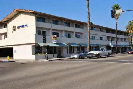 Beachside Inn Отели рядом с достопримечательностью «Мортон Бэй Фиг Три»