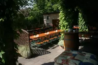 Hotel Odenwaldblick Hotel dekat Restaurant Sterkel