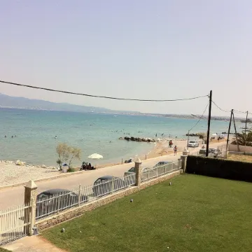 Chris Studios & Apartments