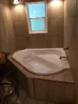 Arrowhead Tree Top Lodge - Hot Tub