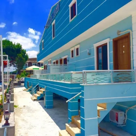 Geyikli Berfin Otel Отели рядом с достопримечательностью «Александрия Троадская»
