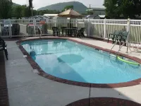 Mountain Inn & Suites - Dunlap TN - Family
