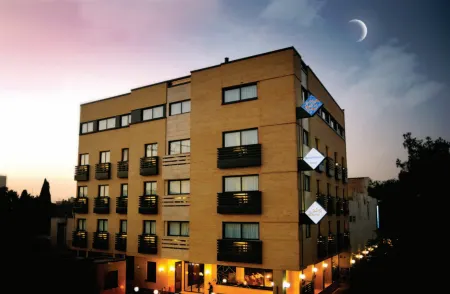 Sheikh Bahaei Hotel Отели рядом с достопримечательностью «Хашт-бехешт»