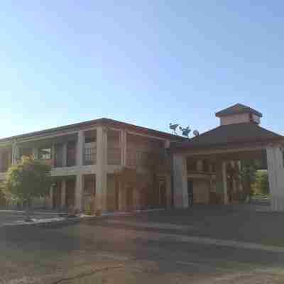 Quality Inn Hotel Exterior