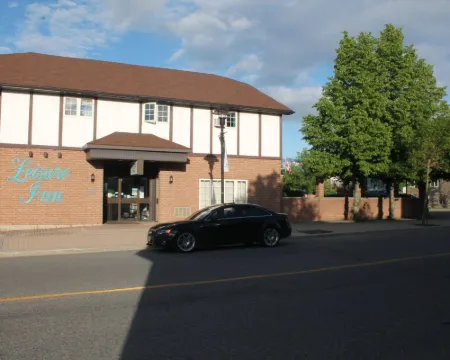 Leisure Inn Hotels in Timiskaming District