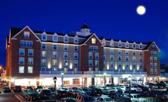 Salem Waterfront Hotel & Suites