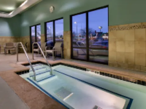 ホリデイ イン エクスプレス & スイーツ - インターステート 380 アット 33rd アベニュー by IHG シーダー・ラピッズのホテル