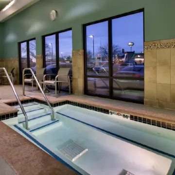 Holiday Inn Express & Suites CEDAR RAPIDS-I-380 @ 33RD AVE by IHG