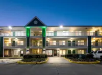 HomeTowne Studios Lake Charles - Sulphur Hotels near Walgreens