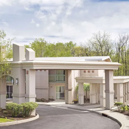 Howard Johnson by Wyndham Newburgh/West Point